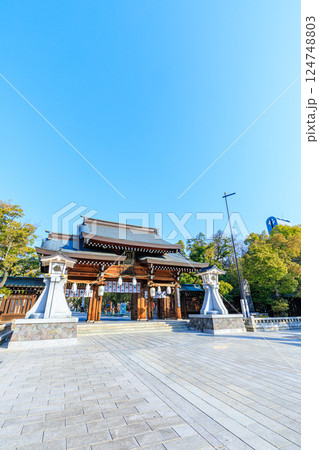 春の湊川神社　兵庫県神戸市 124748803