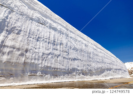 富山県 雪の大谷ウォーク 富山県 雪の大谷ウォーク 124749578