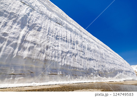 富山県　雪の大谷ウォーク 124749583