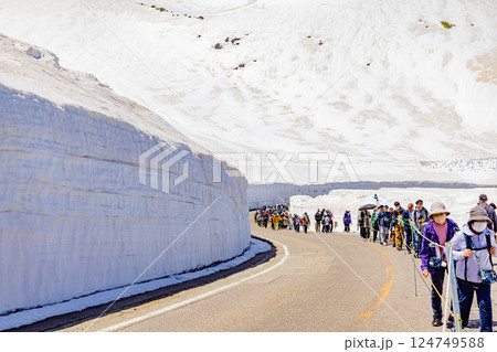 富山県 雪の大谷ウォーク 富山県 雪の大谷ウォーク 124749588