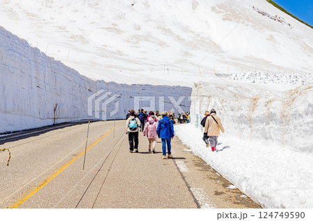 富山県 雪の大谷ウォーク 富山県 雪の大谷ウォーク 124749590