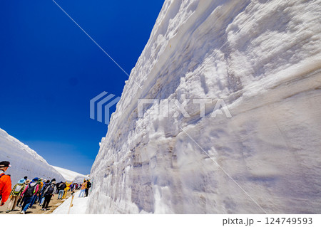 富山県 雪の大谷ウォーク 富山県 雪の大谷ウォーク 124749593