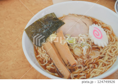 昔ながらの醤油ラーメン 124749926