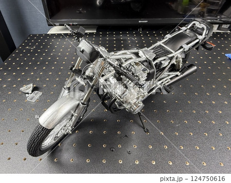 大型プラモデルを作ろう　オートバイ 124750616