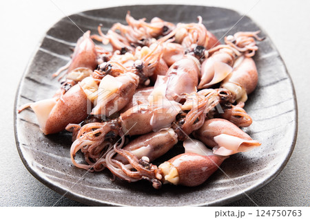 おいしいホタルイカのボイル 124750763