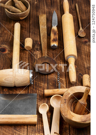 Kitchen utensils knolling style. 124750948