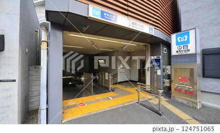 東京メトロ副都心線の雑司が谷駅1番出入口、エスカレーターとエレベーター 124751065