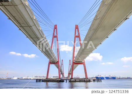 名古屋市、名港西大橋の風景 124751336