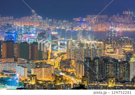 香港　カオルーン・ピーク（飛鵝山）からの夜景 124752281