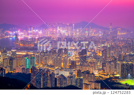 香港　カオルーン・ピーク（飛鵝山）からの夜景 124752283