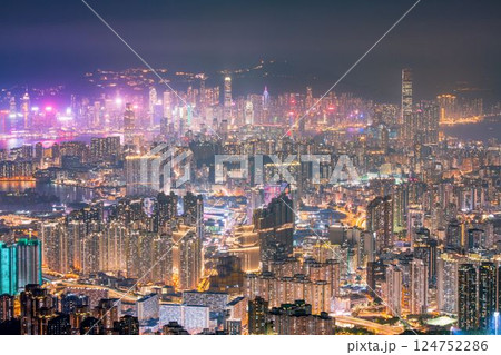 香港　カオルーン・ピーク（飛鵝山）からの夜景 124752286