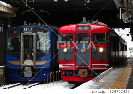 しなの鉄道115系・SR1系ライナー編成 しなの鉄道115系・SR1系ライナー編成 124752422