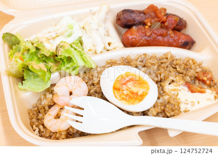 おいしいナシゴレンのテイクアウト 124752724