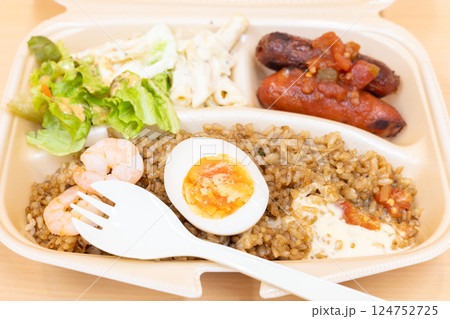 おいしいナシゴレンのテイクアウト 124752725