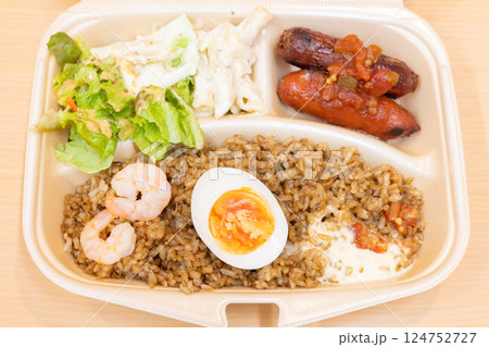 おいしいナシゴレンのテイクアウト 124752727