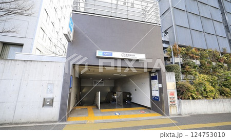 東京メトロ副都心線の西早稲田駅3番出入口、エスカレーターが設置 東京メトロ副都心線の西早稲田駅3番出入口、エスカレーターが設置 124753010
