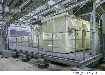 ビルの屋上にある設備 撮影協力:学校法人電波学園 東京電子専門学校 ビルの屋上にある設備 撮影協力:学校法人電波学園 東京電子専門学校 124753112