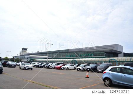 函館空港への着陸と空港の風景 124753734