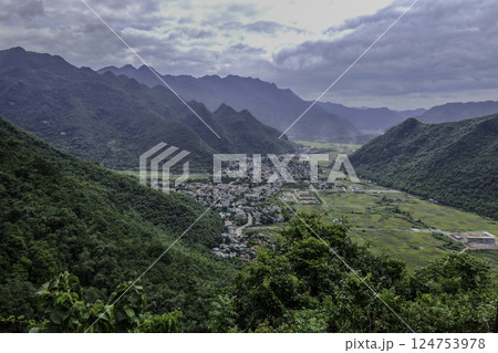 Vietnam, Hoa Binh Province, Mai Chau Valley 124753978