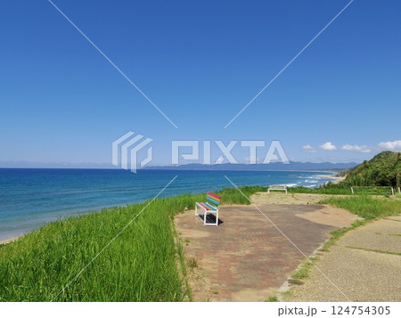 道の駅キララ多伎より望む日本海(島根県出雲市) 124754305