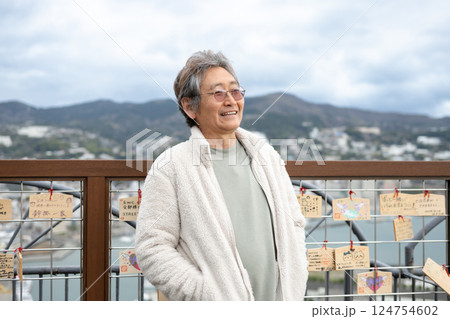 笑顔のシニア男性 124754602