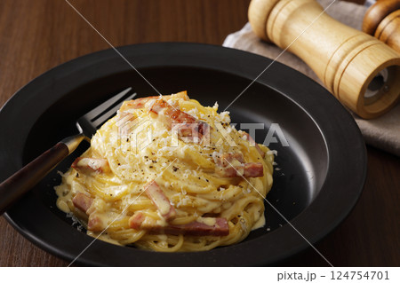 美味しそうなスパゲッティカルボナーラ 美味しそうなスパゲッティカルボナーラ 124754701