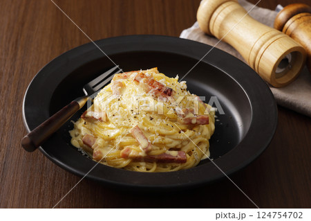 美味しそうなスパゲッティカルボナーラ 124754702