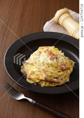美味しそうなスパゲッティカルボナーラ 美味しそうなスパゲッティカルボナーラ 124754719