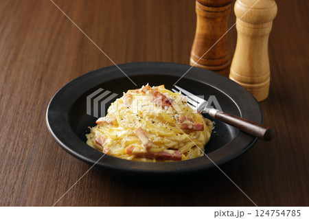 美味しそうなスパゲッティカルボナーラ 美味しそうなスパゲッティカルボナーラ 124754785