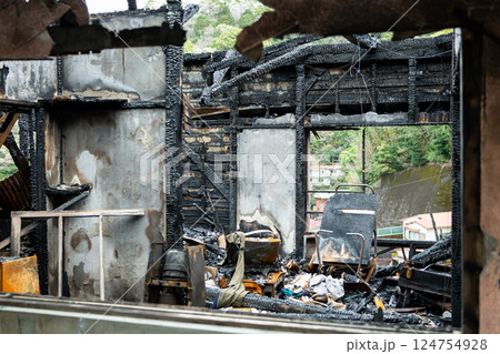 火事 廃墟 火災現場 火事 廃墟 火災現場 124754928