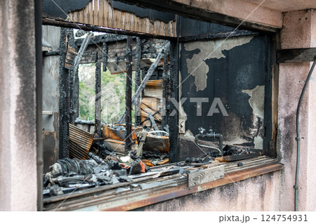 火事　廃墟　火災現場 124754931