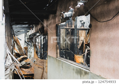 火事　廃墟　火災現場 124754933