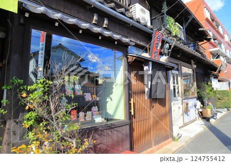 谷中堂 ＆ カフェ猫衛門　台東区谷中五丁目 124755412