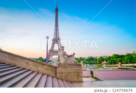 eiffel tour and from Trocadero, Paris 124759074