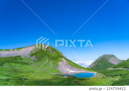 【山岳素材】夏の乗鞍岳の不消ヶ池【長野県】 124759422