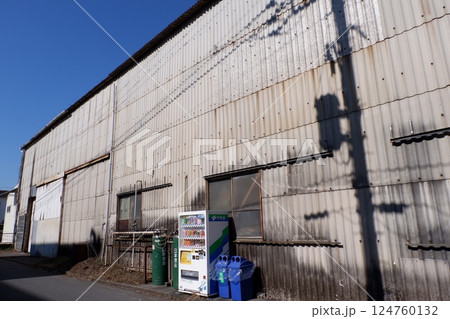 工場の建屋 124760132
