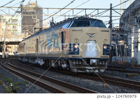 上野に向かう583系臨時列車 上野に向かう583系臨時列車 124760979