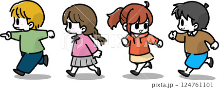 お友達と楽しく会話しながら走る子供たち お友達と楽しく会話しながら走る子供たち 124761101