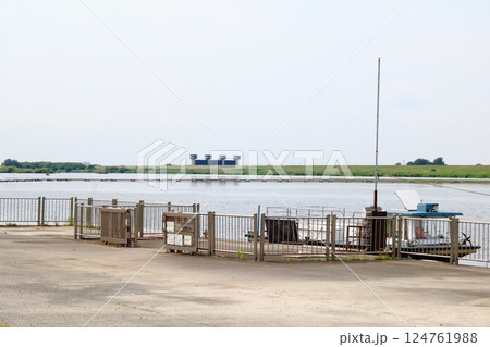 利根川の右岸と左岸を結ぶ渡船の渡し場、赤岩の渡し 利根川の右岸と左岸を結ぶ渡船の渡し場、赤岩の渡し 124761988