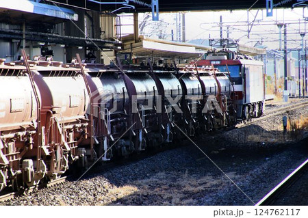 終焉を迎えた伝統の貨物列車『安中貨物』 ～電気機関車EH500-1牽引 124762117