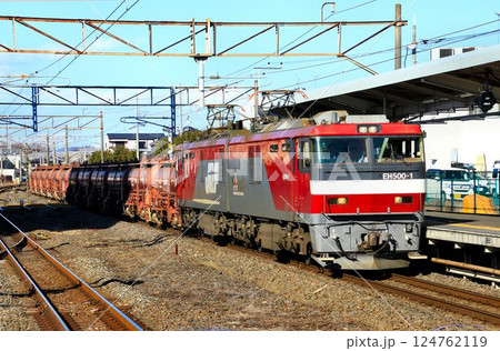 終焉を迎えた伝統の貨物列車『安中貨物』 ～電気機関車EH500-1牽引 124762119