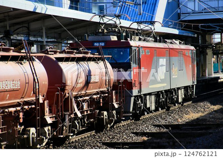 終焉を迎えた伝統の貨物列車『安中貨物』 ～電気機関車EH500-1牽引 124762121