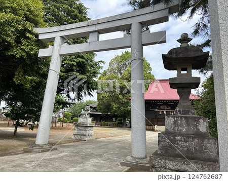 東京都東村山市のお寺、正福寺にある八坂神社の鳥居です。 124762687