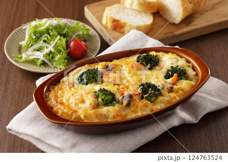 エビとブロッコリーのマカロニグラタン 124763524