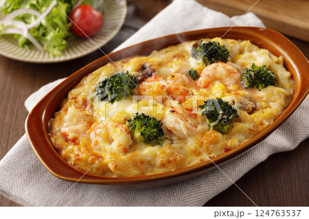 エビとブロッコリーのマカロニグラタン 124763537