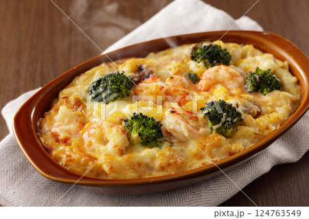 エビとブロッコリーのマカロニグラタン 124763549