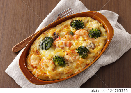 エビとブロッコリーのマカロニグラタン 124763553