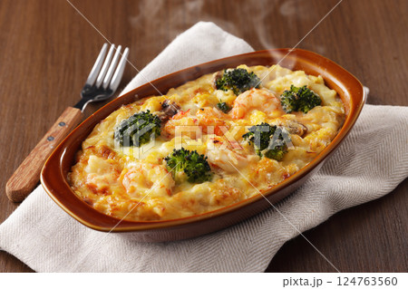 エビとブロッコリーのマカロニグラタン 124763560