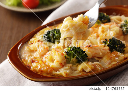エビとブロッコリーのマカロニグラタン 124763585