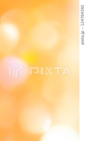 カラフルなオレンジ色キラキラあったかグラデーション背景素材　ふわふわボカシ　 124764392